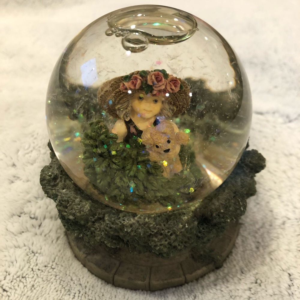 Kim Anderson’s “Forever young” girl Snow globe